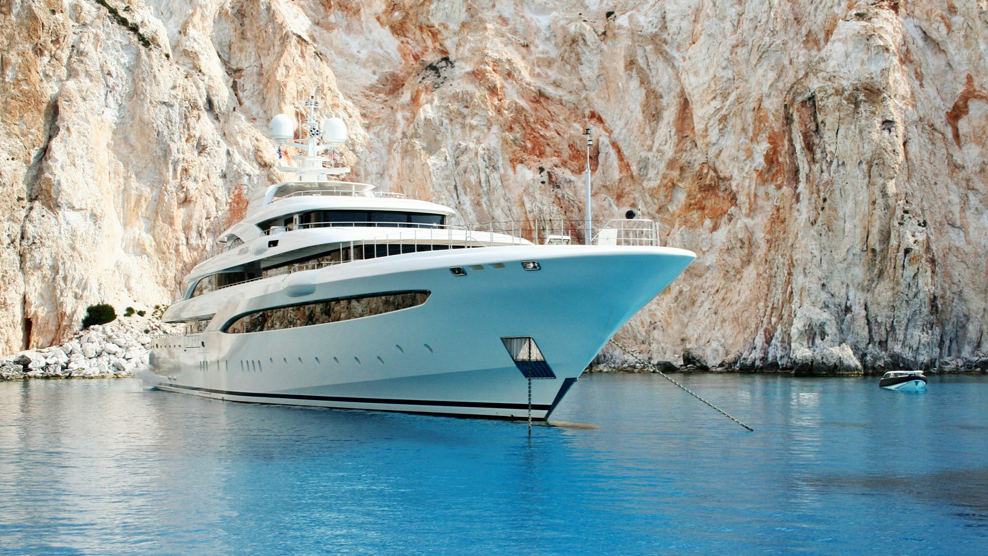 Yachts & Boats